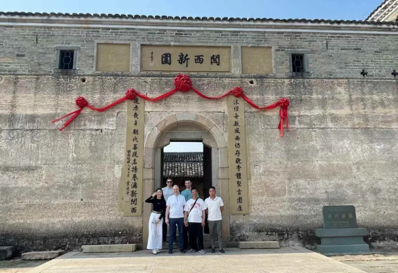 Forgiatura di affari, forgiatura di amicizia: la fabbrica di incisione dei metalli di Yanming approfondisce la cooperazione con i clienti esteri