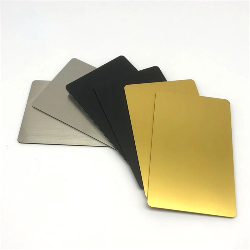 Scheda di nome metallico vuoto